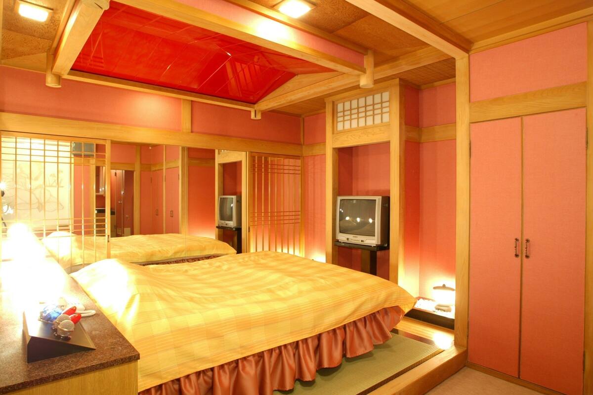 individually decorated, individually furnished, free wifi