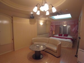 Trang trí khác biệt, trang bị nội thất với thiết kế riêng biệt 