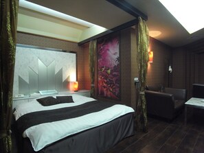Phòng đôi Tiêu chuẩn (After 8pm Check-in & one night only) | Trang trí khác biệt, trang bị nội thất với thiết kế riêng biệt 