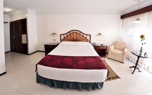 Minibar, escritorio, cunas gratuitas y wifi gratis 