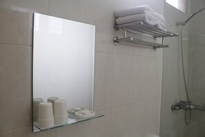 Bathroom - Hotel Diana Jogja (Yogyakarta)