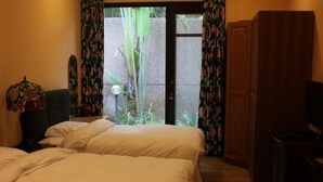 A room with two beds, a desk, and a wardrobe. - Tainan California Villa (Tainan)