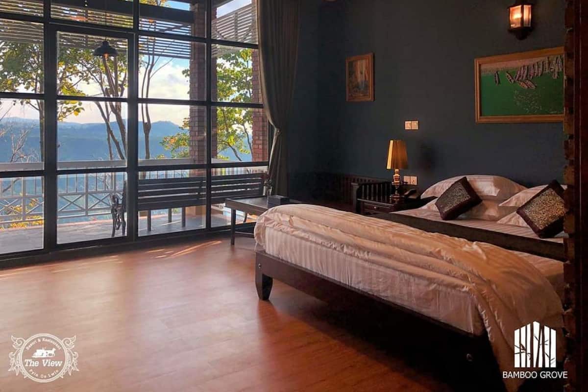 Double Room, Mountain View | Minibar, in-room safe, desk, iron/ironing board