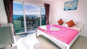 Desk, blackout drapes, free WiFi, bed sheets