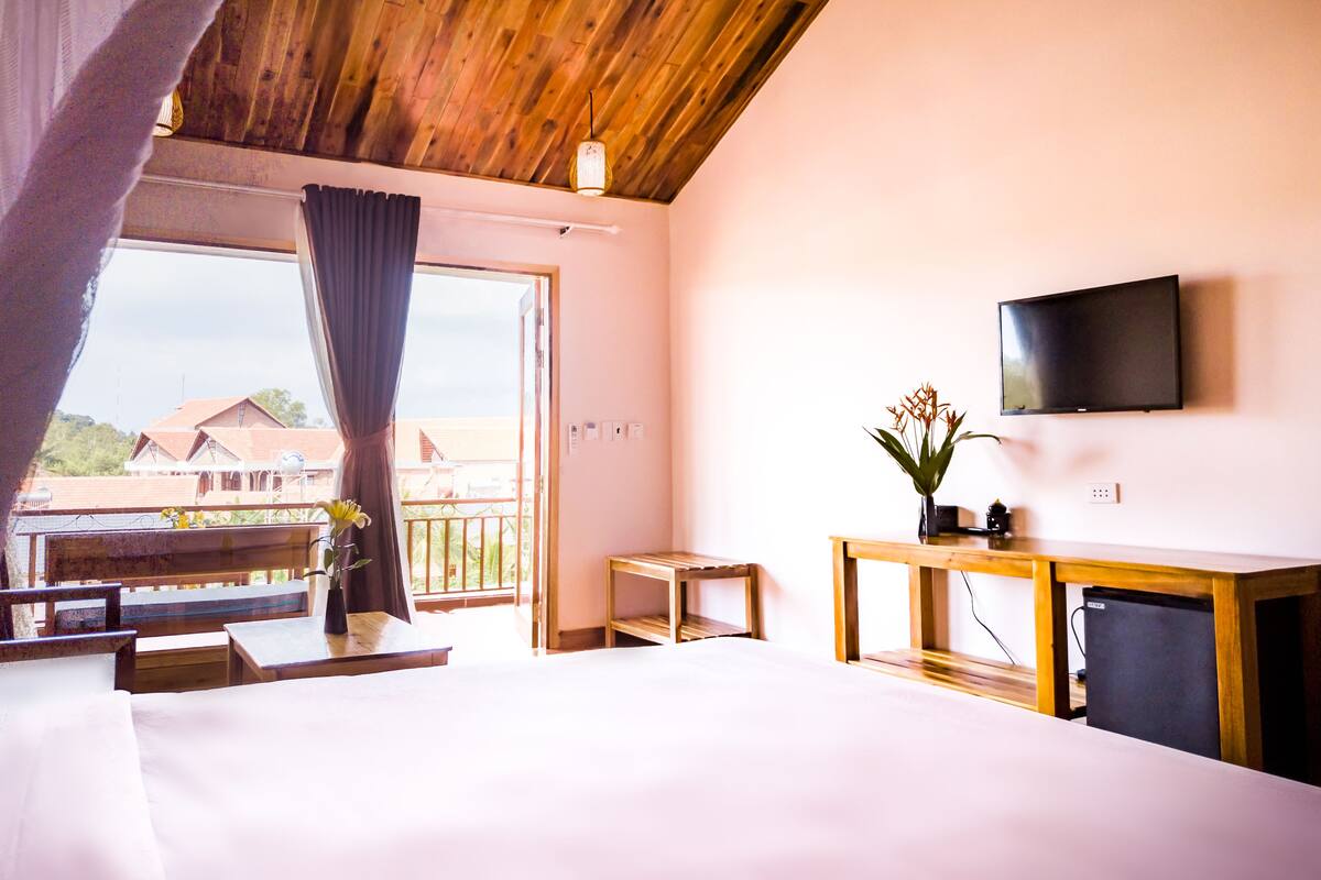 Superior Suite, Multiple Beds, Non Smoking, Courtyard View | Minibar, in-room safe, desk, laptop workspace
