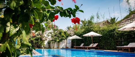 Outdoor pool, pool umbrellas, sun loungers