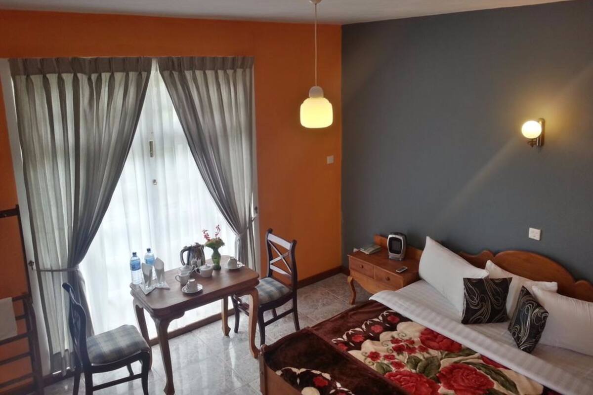 Deluxe Double Room, 1 Katil Raja (King), Non Smoking, Mountain View | Meja, katil lipat simpan/tambahan, Wi-fi percuma