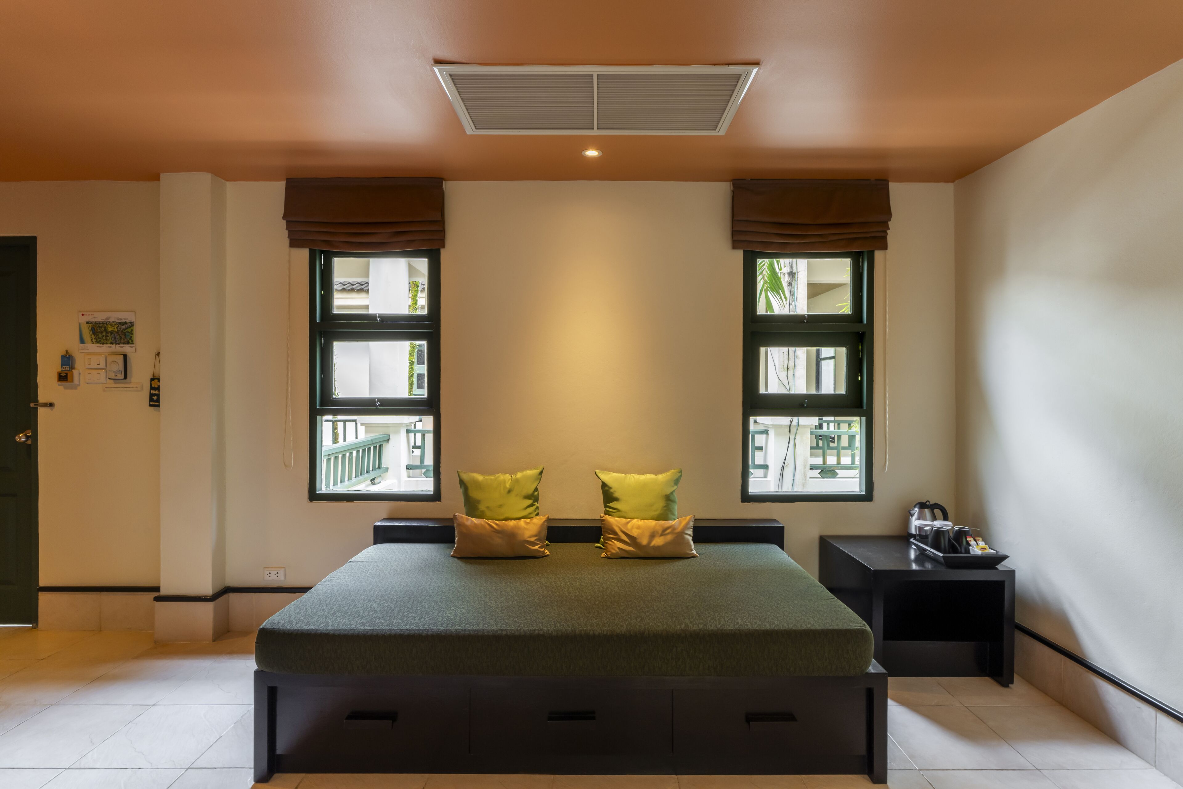 family room, garden view | living area | tv