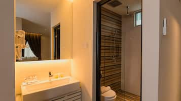 Deluxe Room (Family) | Bilik Mandi | Pancuran mandi, kelengkapan dandanan diri percuma, tuala disediakan