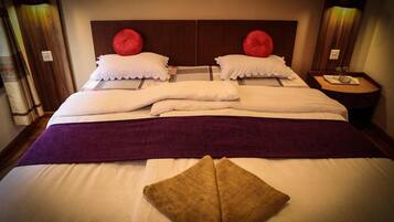 In-room safe, individually furnished, desk, laptop workspace