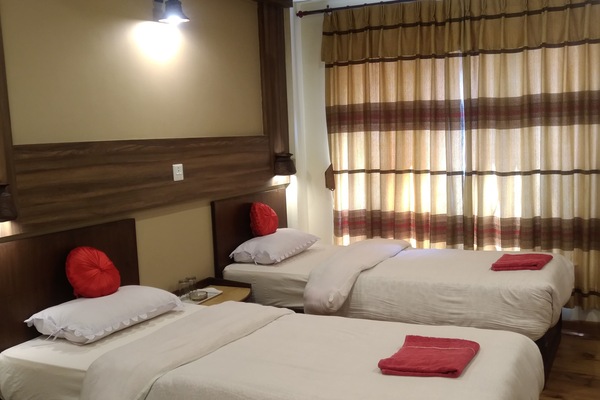 Quarto casal ou duplo standard | Cofres nos quartos, escrivaninha, Wi-Fi de cortesia, roupa de cama