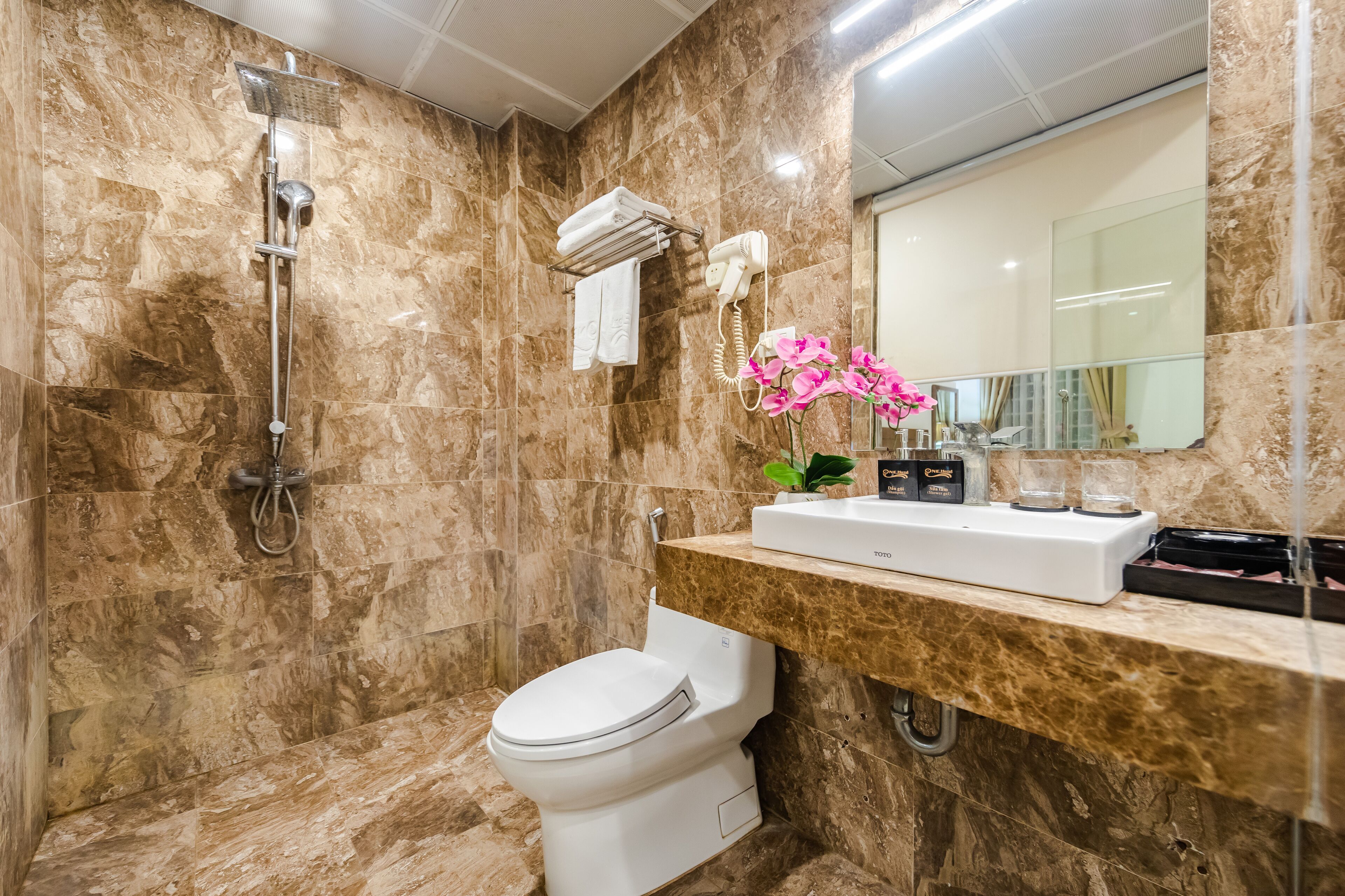 經典客房 | 浴室 | 免費梳洗用品、風筒、拖鞋、提供毛巾