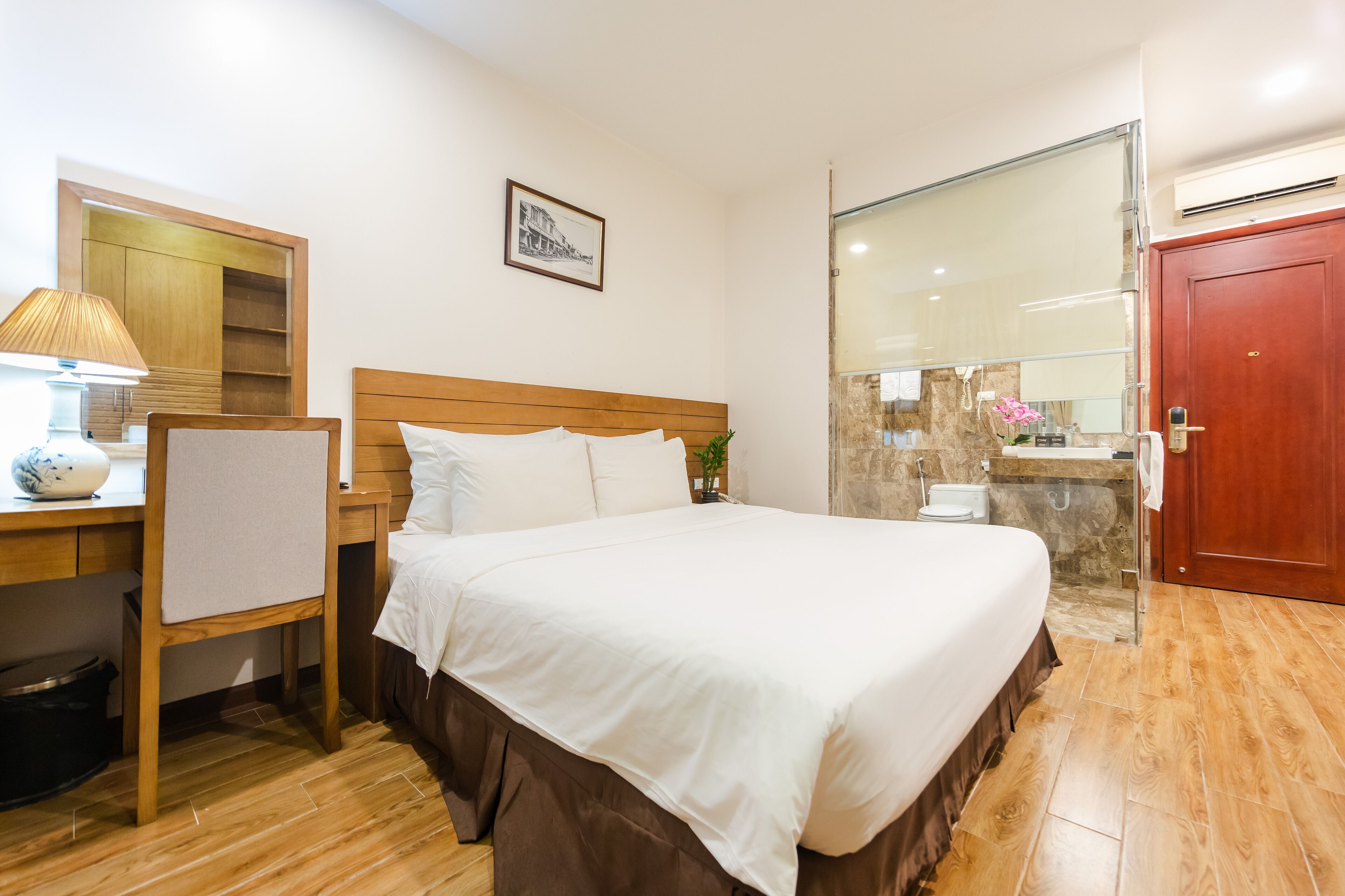 classic room | living area | 42-inch lcd tv with cable channels, tv