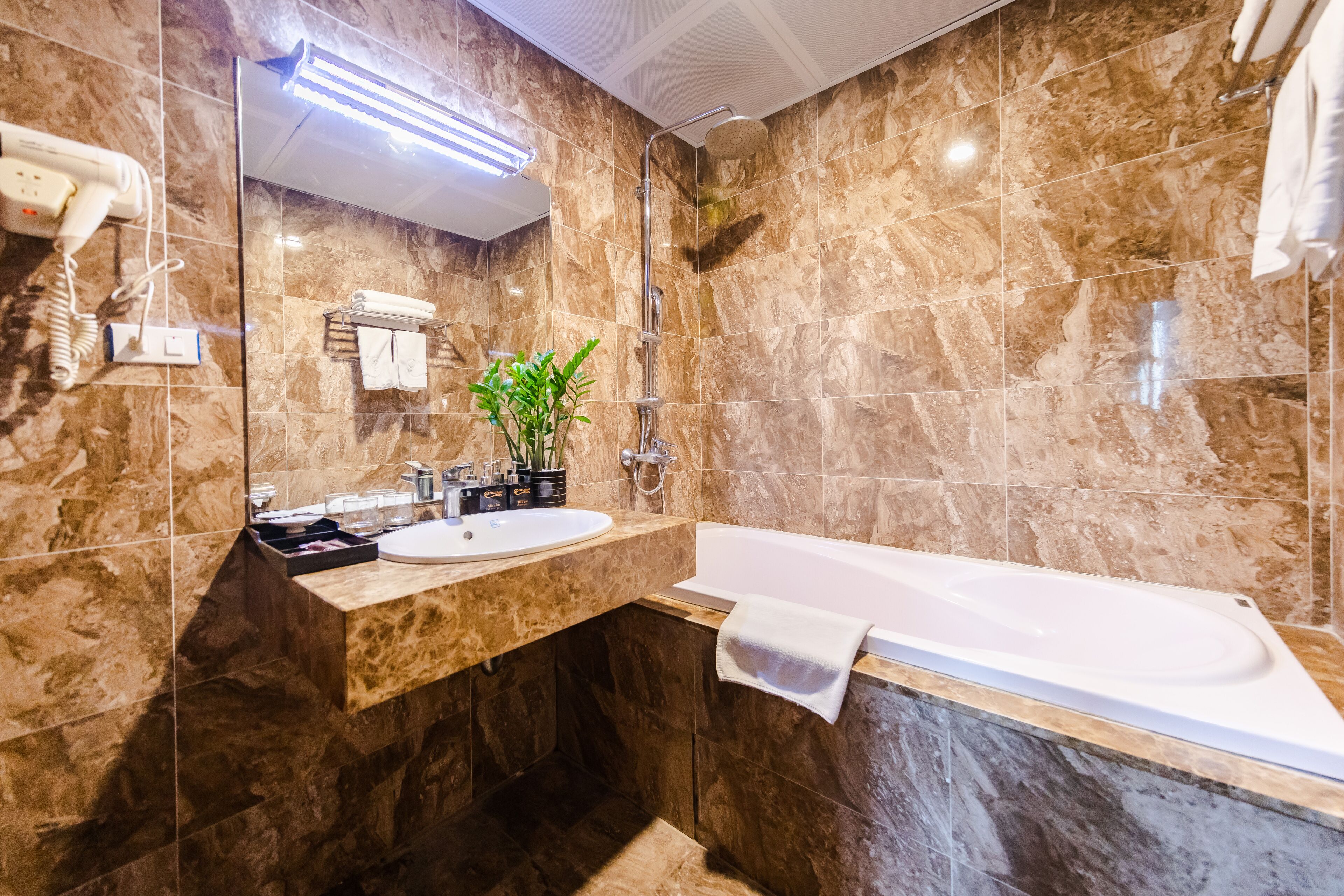 deluxe room | bathroom | free toiletries, hair dryer, slippers, towels