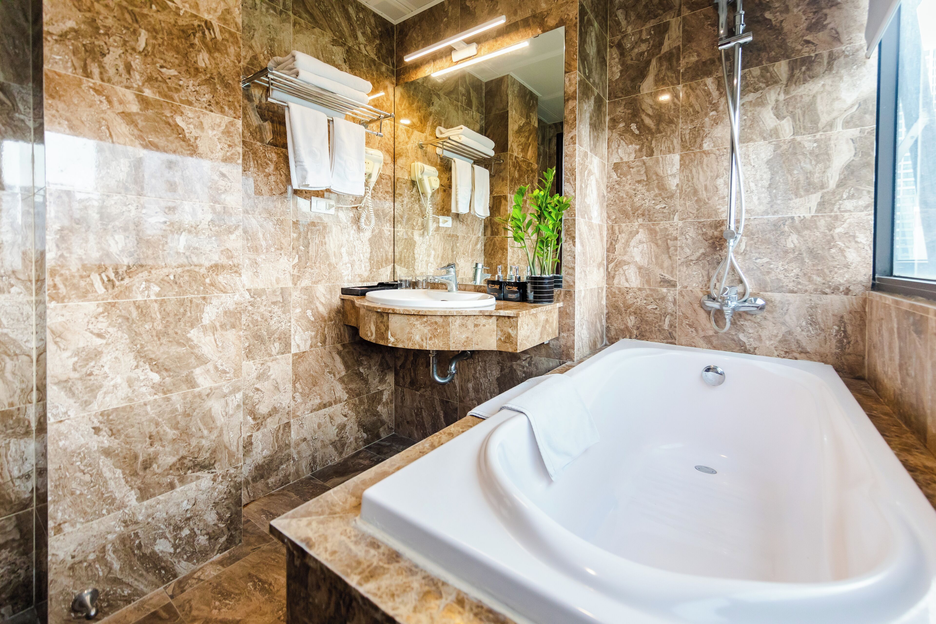 Studio, 2 Single Beds | Bathroom