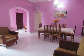 Flat-screen TV - Blossom Rest (Kandy)