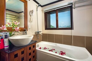 Royal Suite Cabin with Balcony | Bathroom