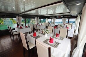 Dining - Halong Royal Palace Cruise (Tuan Chau)