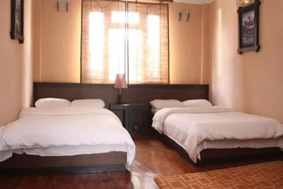 Deluxe Twin Room, Smoking,  City View with AC | WiFi (free)