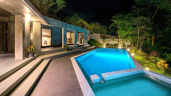 2 bedrooms, minibar, desk, soundproofing