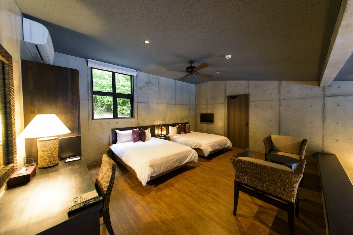 2 bedrooms, minibar, desk, soundproofing