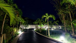 住宿正面 (夜晚)