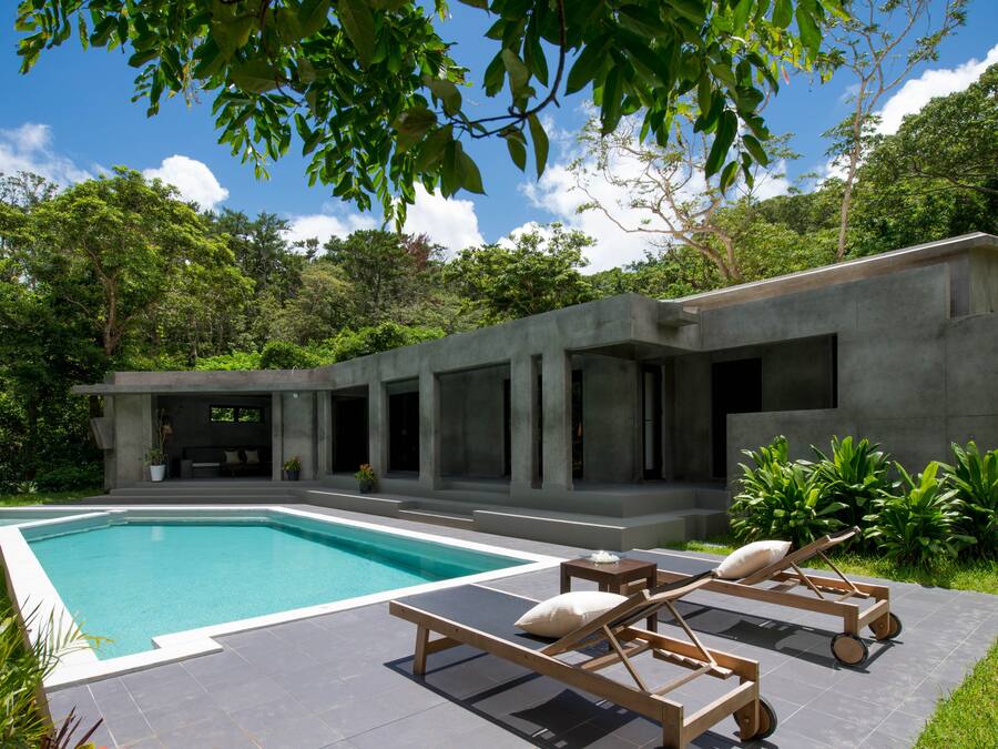 Minibar, desk, soundproofing, iron/ironing board