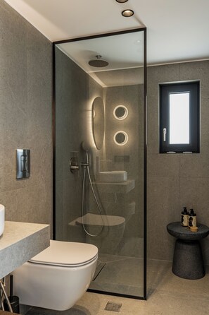 Penthouse, Sea View | Bathroom | Shower, hair dryer, towels, soap - Thelesi Apartments (Chania)