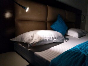 Executive Double Room, 1 King Bed | Soundproofing, free WiFi - Joey's Hostel (New Delhi)