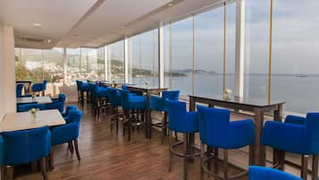 2 bars/lounges, poolside bar