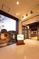 Se sirven cenas y cocina japonesa 