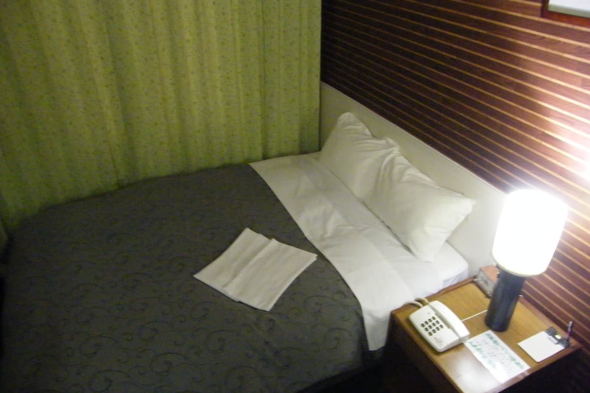 Luxe beddengoed, een bureau, gratis wifi, beddengoed