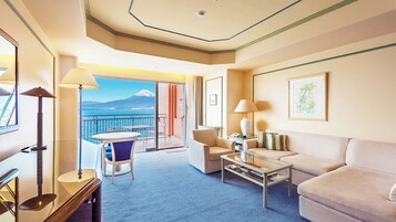 Suite with Mt. Fuji and Ocean View | 1 bedroom, in-room safe, individually decorated, blackout drapes