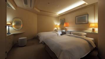 Suite with Mt. Fuji and Ocean View | 1 bedroom, in-room safe, individually decorated, blackout drapes