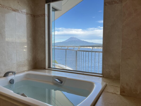 Suite with Mt. Fuji and Ocean View | Bathroom
