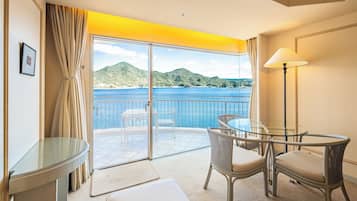 Suite with Mt. Fuji and Ocean View | 1 bedroom, in-room safe, individually decorated, blackout drapes