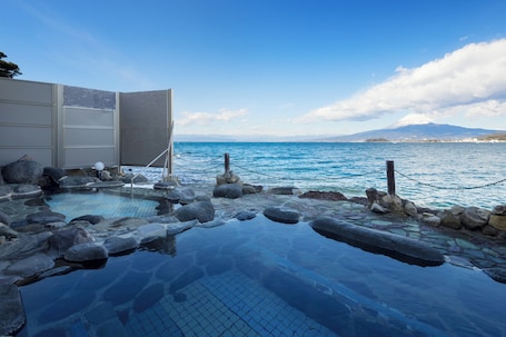Hot springs. Awashima Hotel