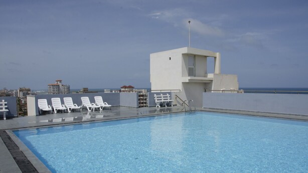 Outdoor pool - Hawaii Residencies (Colombo)