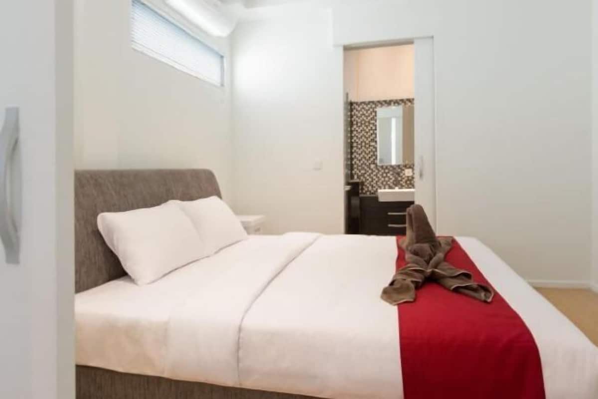 Literie de qualité supérieure, coffres-forts dans les chambres, bureau