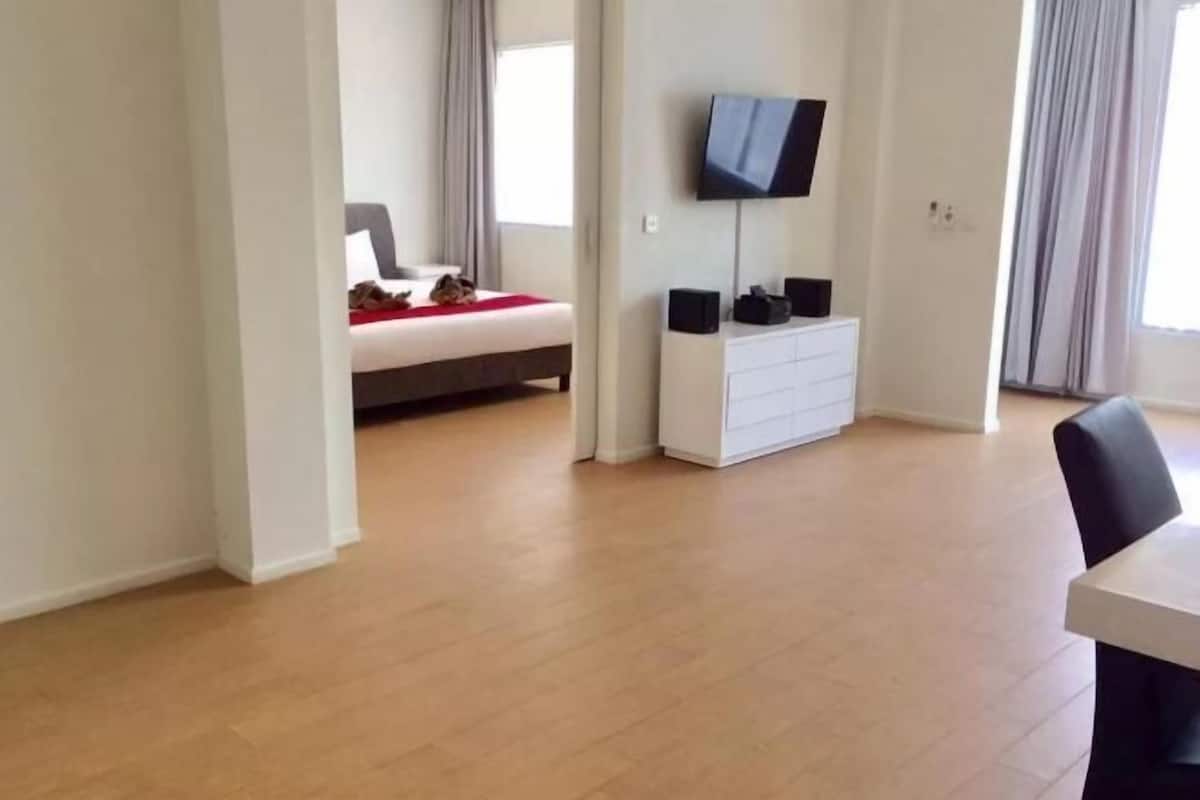 1 bedroom, premium bedding, in-room safe, desk
