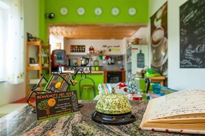 Interior detail - Benvenuti Nel Sud (Sessa Cilento)