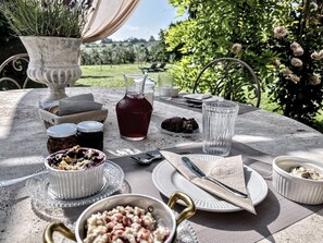 Daily cooked-to-order breakfast (EUR 30 per person) - Podere Pievina Delle Corti (Sinalunga)