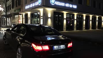 Fassade der Unterkunft – Abend/Nacht