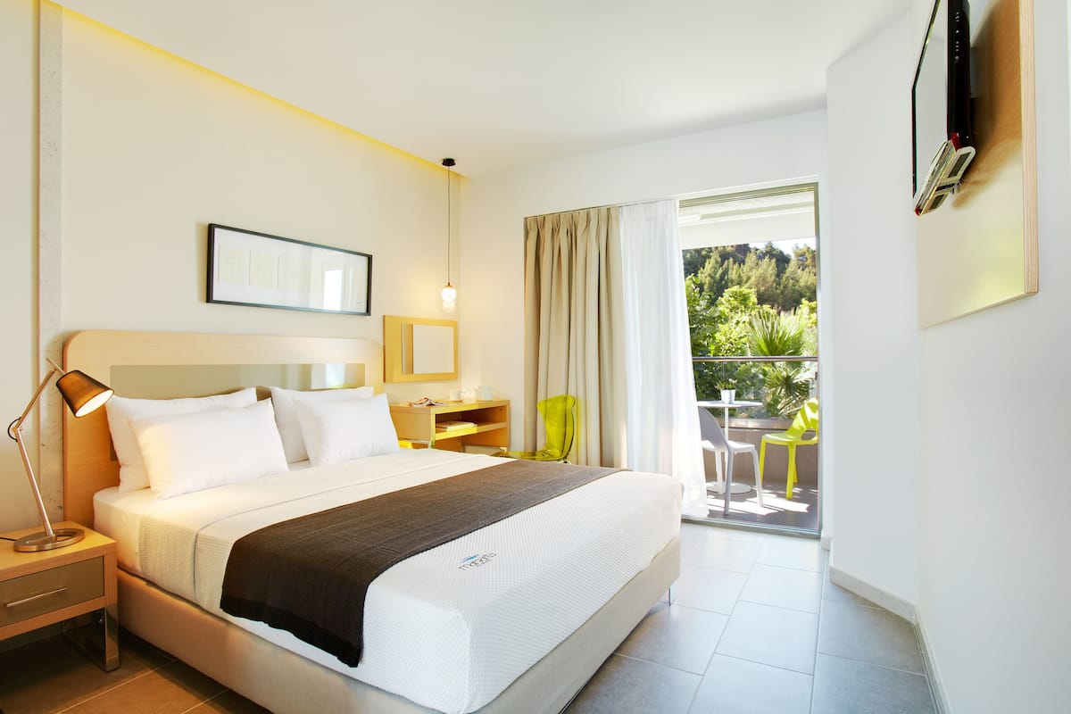 In-room safe, desk, blackout drapes, soundproofing