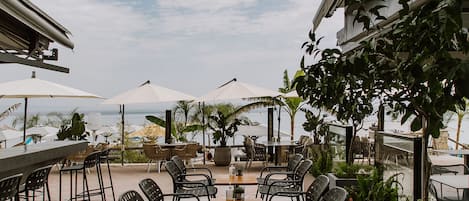 Café da manhã, almoço e jantar; culinária mediterrânea