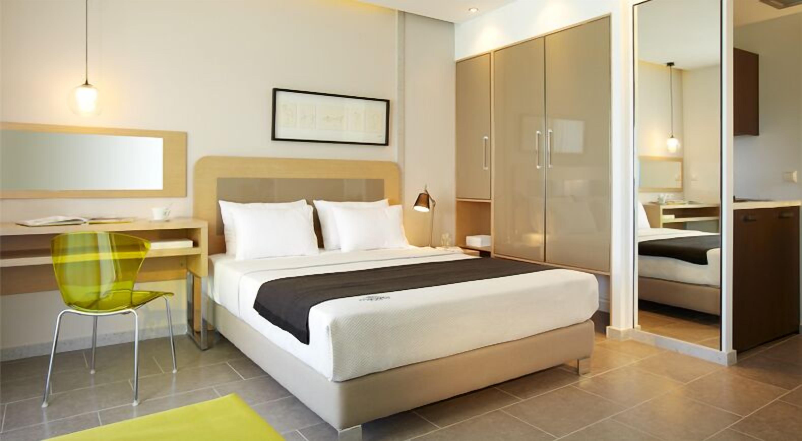 superior room, sea view | 1 bedroom, in-room safe, desk, blackout curtains