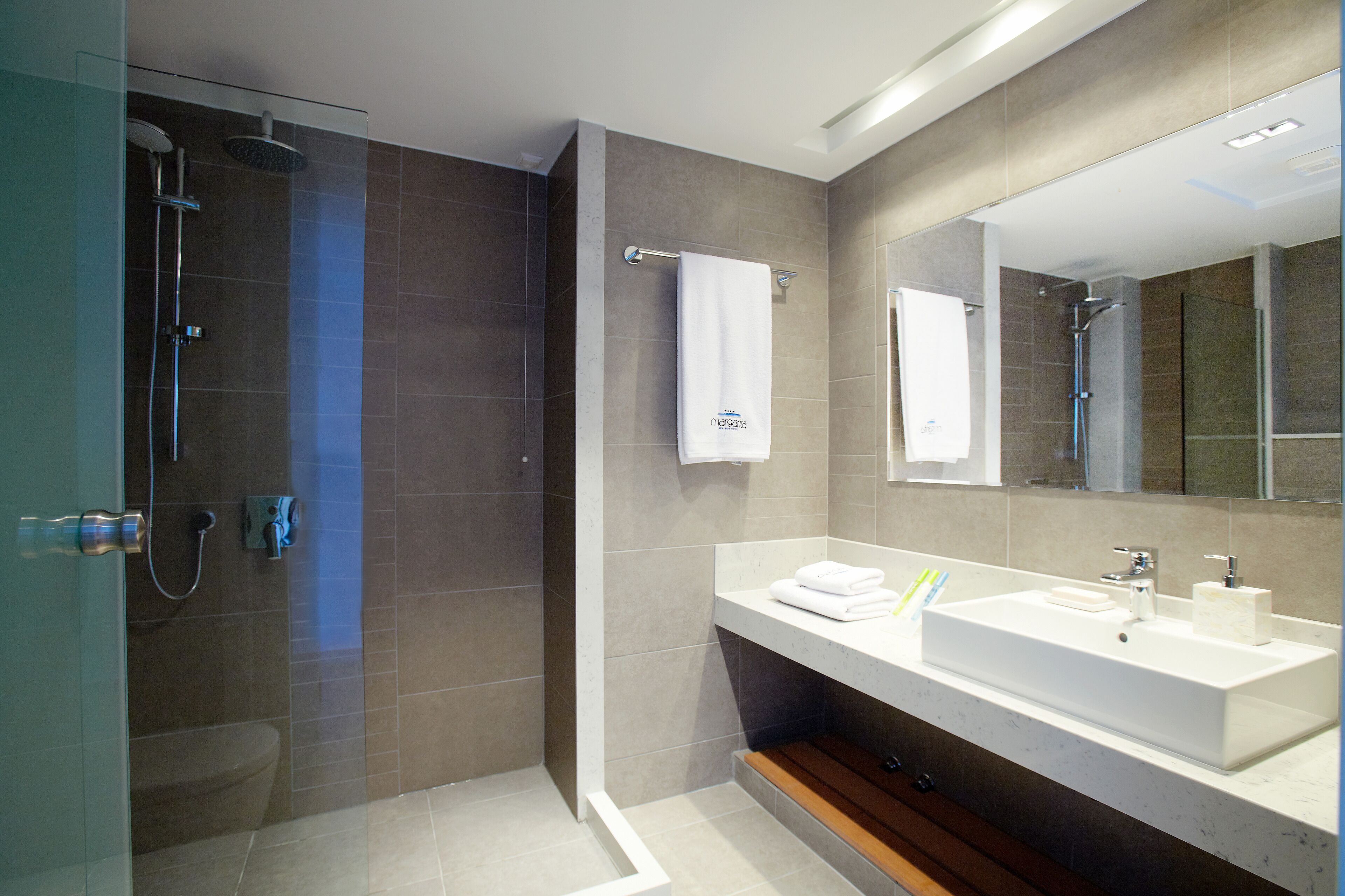 1 bedroom, in-room safe, desk, blackout curtains