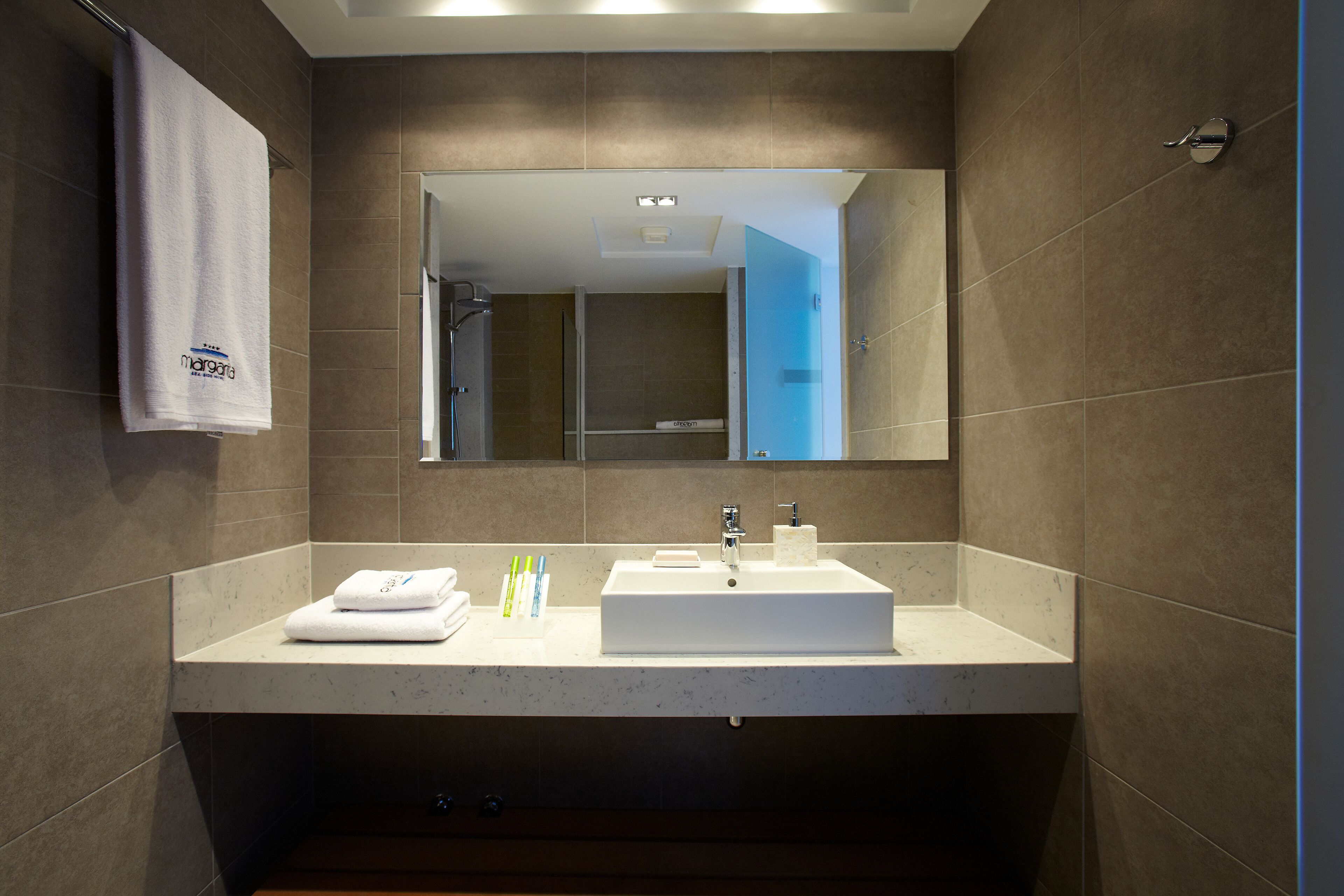 1 bedroom, in-room safe, desk, blackout curtains