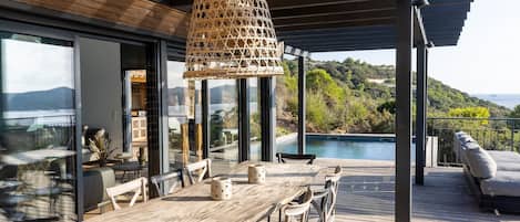 Deluxe-Villa, 4 Schlafzimmer, Meerblick | Terrasse/Patio