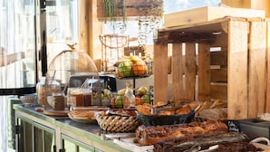 A buffet with various food items, including fruits, pastries, and desserts. - Résidence Casarina (Bonifacio)